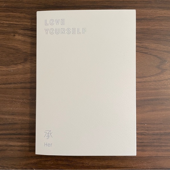 BTS Love Yourself: Her Album Version L - Picture 2 of 3